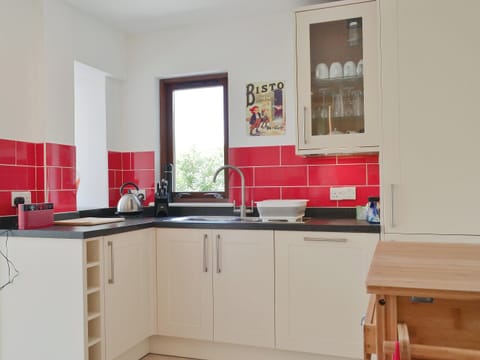 Kitchen | 3 Barf Cottages, Portinscale