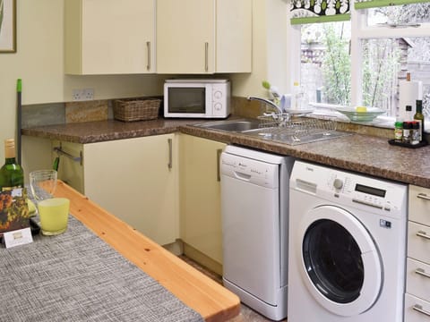 Well equipped kitchen | Heale Cottage, Littleham, near Bideford