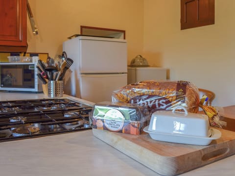 Well appointed kitchen | Wood Cottage, Buxworth, High Peak