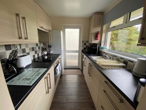 Kitchen | Cotehele - Rosecraddoc Holiday Village, Liskeard