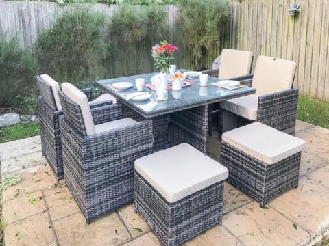 Sitting-out-area | Sea Thrift, Port Isaac