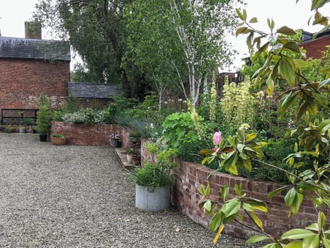 Garden and grounds | The Coach House, Wisteria Loft - Berrington House, Tenbury Wells