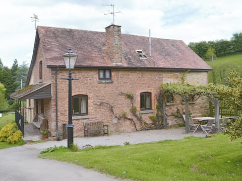 Lovely holiday home with outdoor seating area | The Mill House, Lea, near Ross-on-Wye