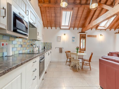 Kitchen area | The Parlour - Milton End Farm Barns, Arlingham, near Frampton-on-Severn