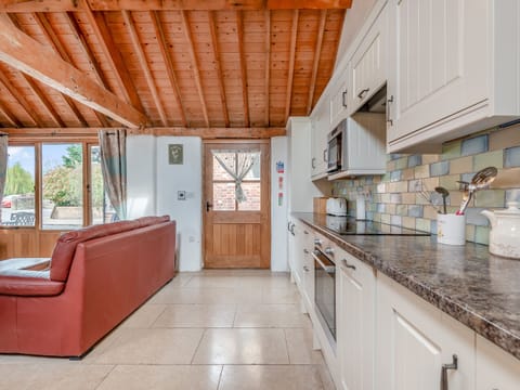 Kitchen area | The Parlour - Milton End Farm Barns, Arlingham, near Frampton-on-Severn