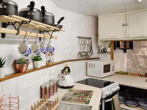 Compact kitchen area | Bron Elan, Bron Elan, Dolwyddelan, near Betws-y-Coed