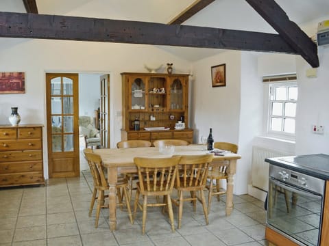 Kitchen/diner | Colman Bach, Llangwandl near Pwllheli