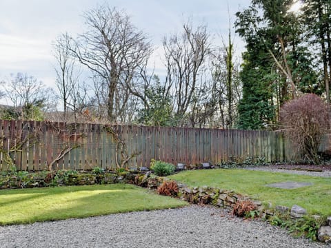 Enclosed lawned garden | Baravullin, Benderloch near Oban