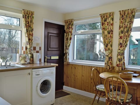 Kitchen with dining area | Baravullin, Benderloch near Oban