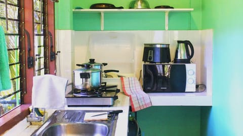 fully equipped kitchen