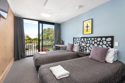 The Lodge Twin, Shared Bathroom | Desk, cribs/infant beds, rollaway beds, free WiFi