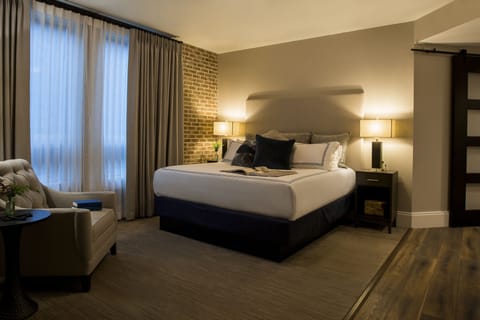 Signature Suite | Egyptian cotton sheets, premium bedding, pillowtop beds, minibar