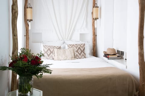 Standard Room | 10 bedrooms, premium bedding, down comforters, in-room safe