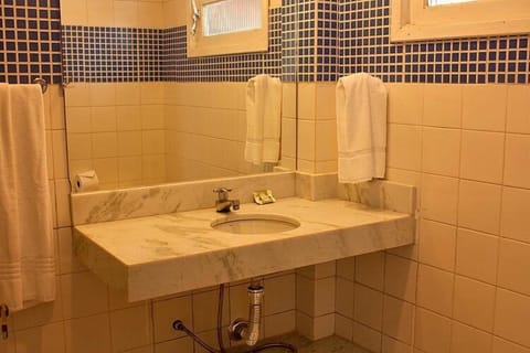 Deluxe Apartment, Non Smoking, Balcony | Bathroom sink