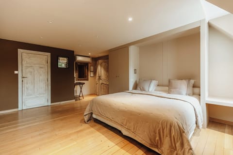 Junior Double Room | In-room safe, individually decorated, desk, cribs/infant beds