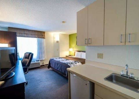 Suite, 1 King Bed, Non Smoking, Jetted Tub | Desk, iron/ironing board, free cribs/infant beds, rollaway beds