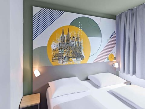 Desk, blackout drapes, soundproofing, free WiFi