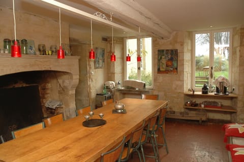 9 pers table in kitchen