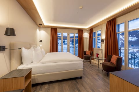 Classic - Double -or Twin Room, Balcony, Mountainview (Eiger), Air Condition | Hypo-allergenic bedding, minibar, in-room safe, desk