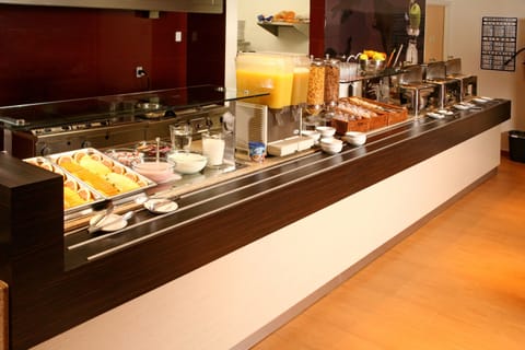 Daily buffet breakfast (MXN 179 per person)