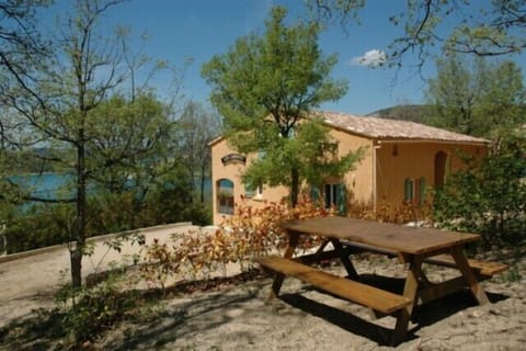 Picnic areas in 'Marjolaine'