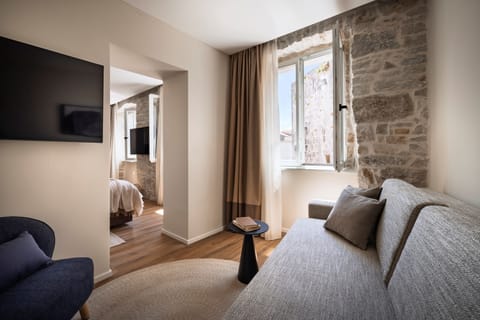 Room for 2+2 Old town view - Villa Ulixes | In-room safe, desk, iron/ironing board, free WiFi