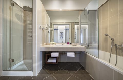 Junior Suite for 2+1 Seaview - Villa Nicoletta | Bathroom | Free toiletries, hair dryer, towels, toilet paper