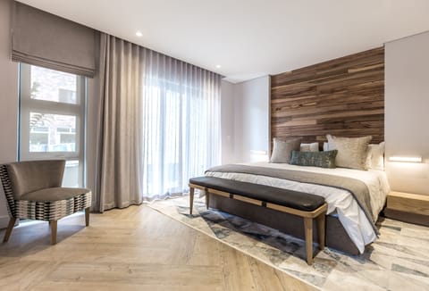 Deluxe Suite | 1 bedroom, premium bedding, Select Comfort beds, minibar