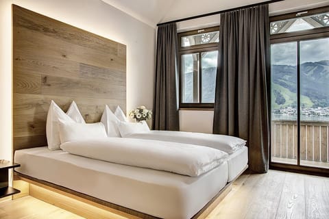 Classic Double Room, Balcony (Plus) | Premium bedding, minibar, in-room safe, soundproofing