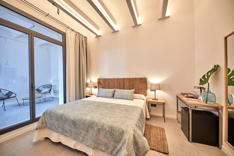 Standard Double Room, Terrace | Minibar, in-room safe, desk, blackout drapes
