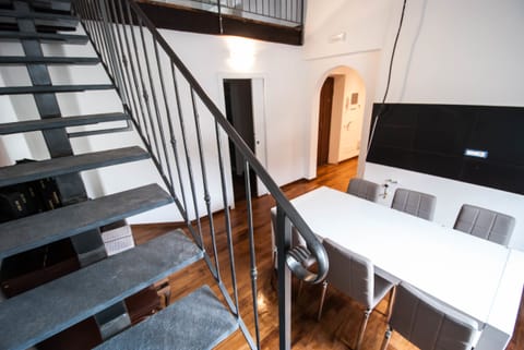 Apartment, 4 Bedrooms | In-room dining