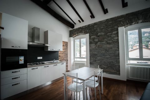 Apartment, 4 Bedrooms | In-room dining