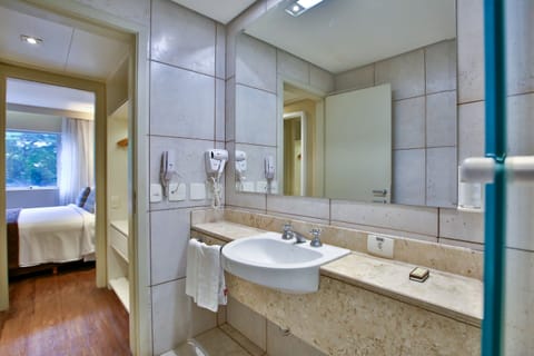 Deluxe Room, 1 Double Bed | Bathroom | Combined shower/tub, deep soaking tub, rainfall showerhead