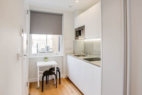 Standard Studio Apartment | Hypo-allergenic bedding, iron/ironing board, free WiFi, bed sheets