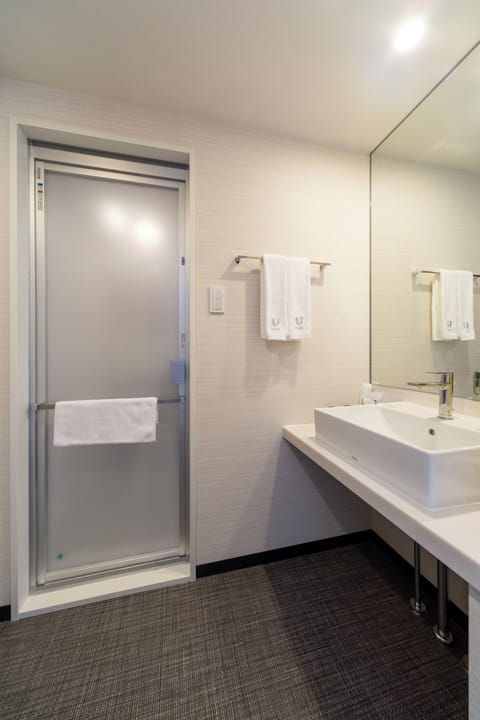 Twin Room, Non Smoking | Bathroom | Combined shower/tub, deep soaking tub, free toiletries, hair dryer