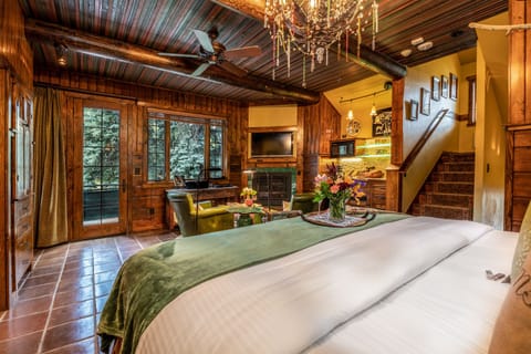 Luxury Tree House, Ensuite (TreeHouse, Non Pet-Friendly) | Premium bedding, individually decorated, individually furnished, desk