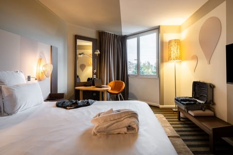 Superior Room, 1 Double Bed | Premium bedding, minibar, in-room safe, desk