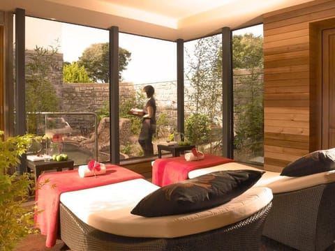 Couples treatment rooms, sauna, hot tub, steam room, hot stone massages