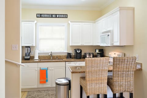 Fully equipped kitchen with granite counter tops & breakfast bar