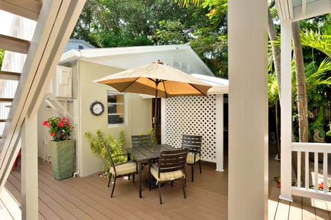 Outdoor dining for 4