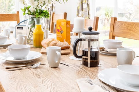 Ty Traeth Breakfast Table