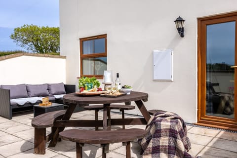 The Granary - Outside patio