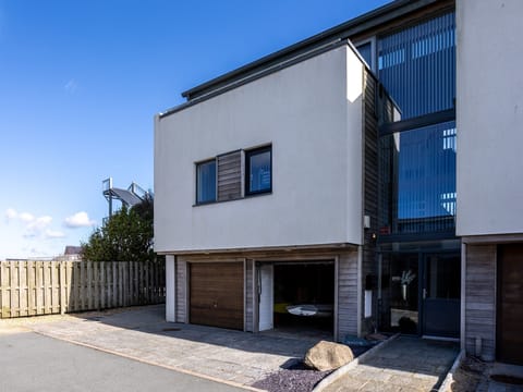 Minstrel Lodge External Front - Rhosneigr