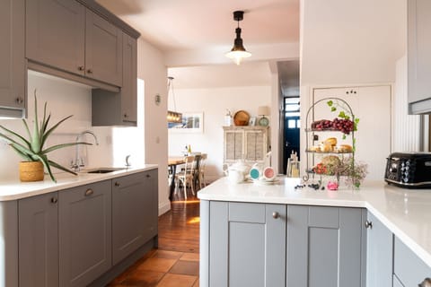 Maelog Villa Kitchen Rhosneigr