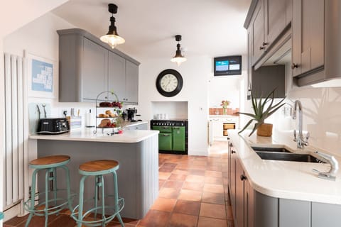 Maelog Villa Kitchen - Rhosneigr