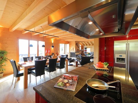 Table, Furniture, Property, Chair, Plant, Building, Lighting, Interior Design, Houseplant, Kitchen & Dining Room Table