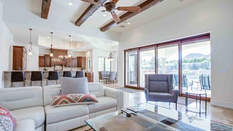 Immaculate panoramic doors near kitchen & living room for indoor/outdoor living