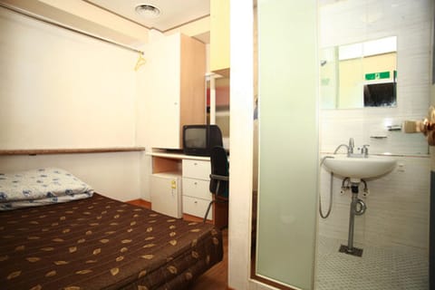 Single Room, Shared Bathroom (Private shower) | Free WiFi, bed sheets