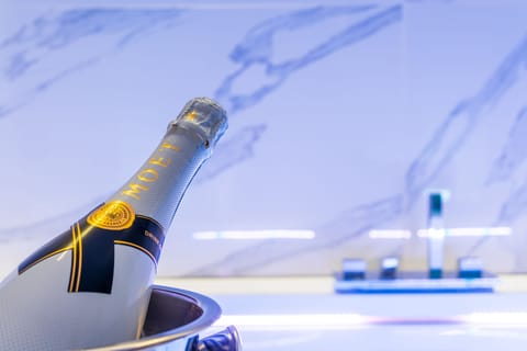 Double Room, Jetted Tub | Egyptian cotton sheets, premium bedding, down comforters, pillowtop beds