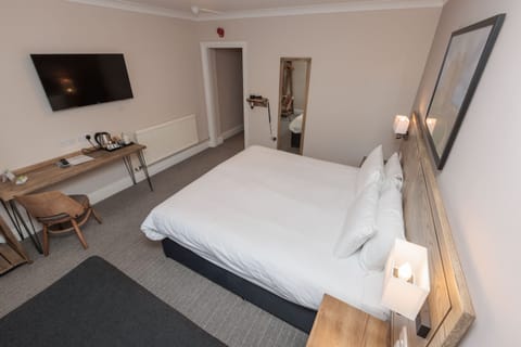 Standard Double Room | Desk, iron/ironing board, free WiFi, bed sheets